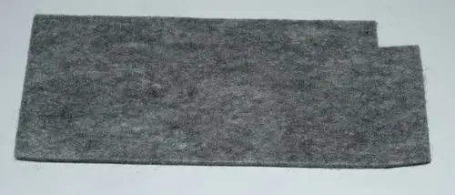 Graue Schalldämmung aus Filz, rechteckig zugeschnitten, zur Geräuschisolierung geeignet, möglicherweise für Daikin Altherma H Hybrid Systeme.